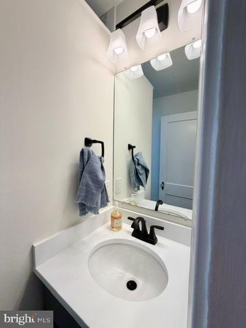 811 FOREST GLEN RD, Silver Spring, MD 20901