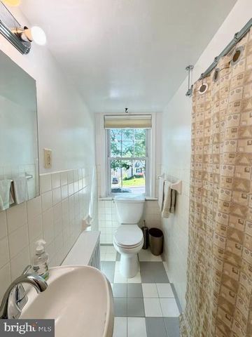 811 FOREST GLEN RD, Silver Spring, MD 20901