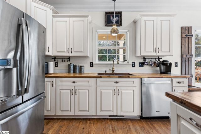 204 Cove Harbor Court, Taylors, SC 29687