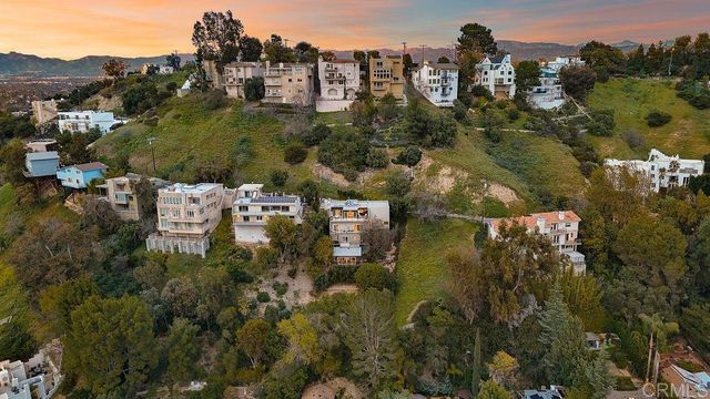 3866 Alta Mesa Drive, Studio City, CA 91604