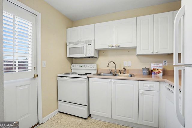 5375 Roswell Road B1, Sandy Springs, GA 30342