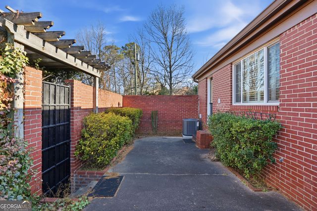 5375 Roswell Road B1, Sandy Springs, GA 30342