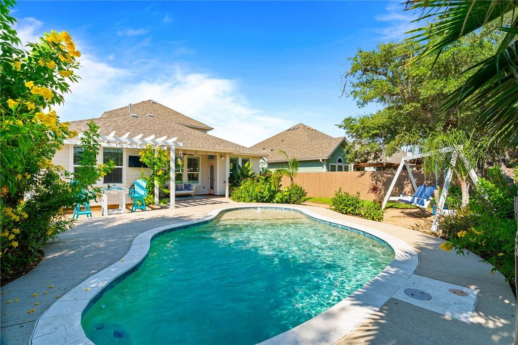 109 Shadow Moss Lane, Rockport, TX 78382 — photo 2