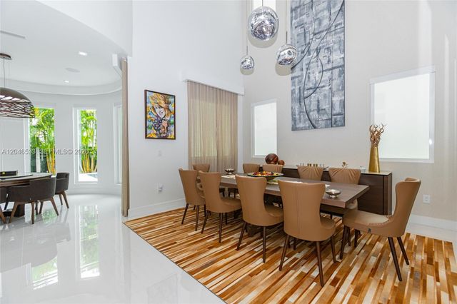 10561 NW 68th Ter, Doral, FL 33178