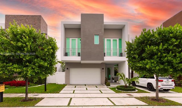 10561 NW 68th Ter, Doral, FL 33178