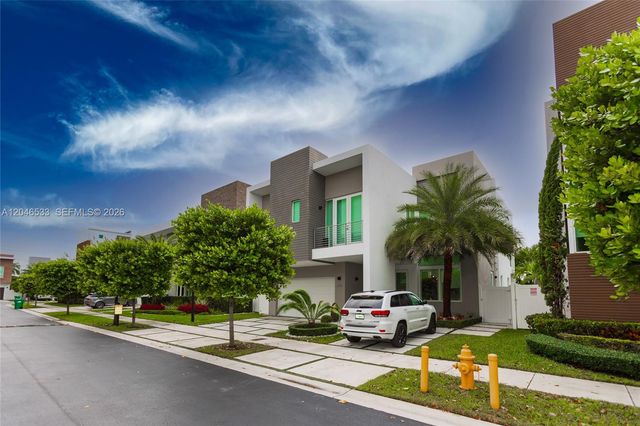 10561 NW 68th Ter, Doral, FL 33178