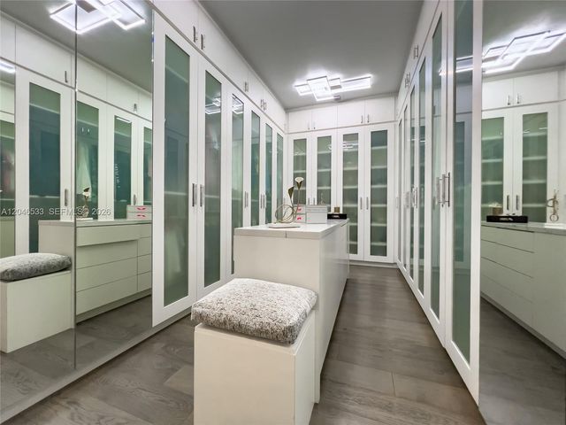 10561 NW 68th Ter, Doral, FL 33178