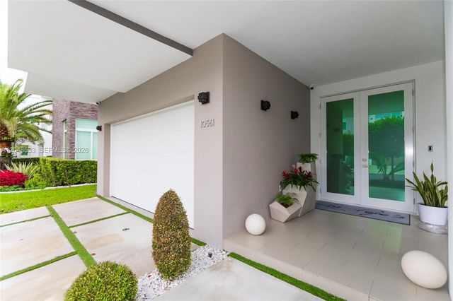 10561 NW 68th Ter, Doral, FL 33178
