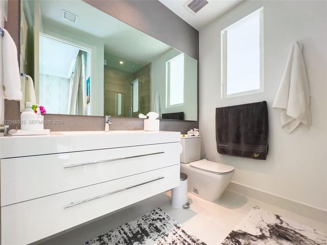 10561 NW 68th Ter, Doral, FL 33178