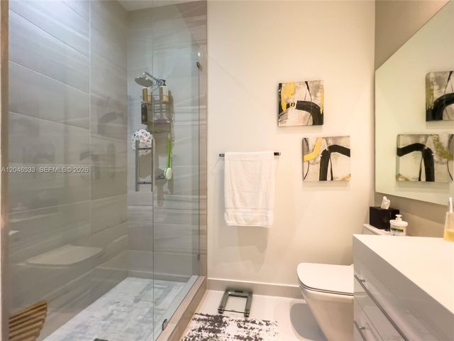 10561 NW 68th Ter, Doral, FL 33178