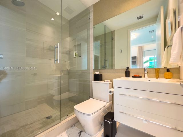 10561 NW 68th Ter, Doral, FL 33178