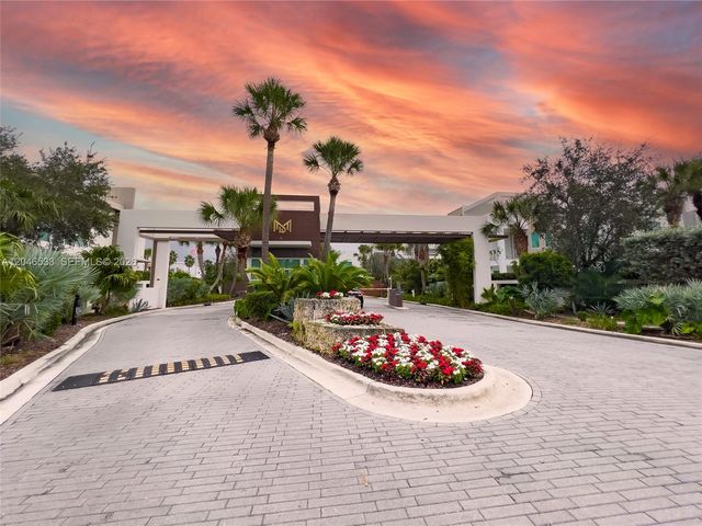 10561 NW 68th Ter, Doral, FL 33178