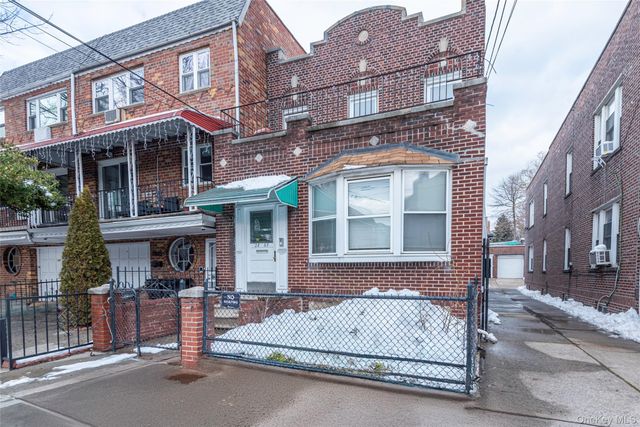 2807 Newtown Avenue 2nd Floor, Astoria, NY 11102