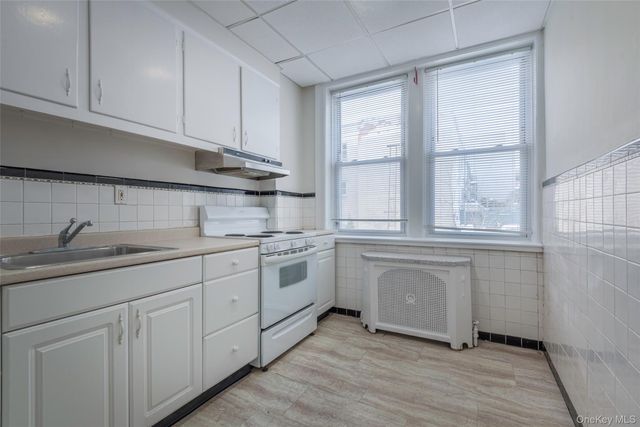 2807 Newtown Avenue 2nd Floor, Astoria, NY 11102