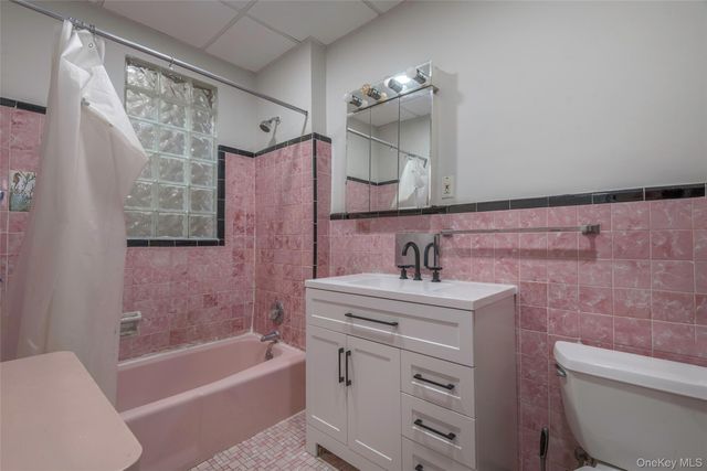 2807 Newtown Avenue 2nd Floor, Astoria, NY 11102