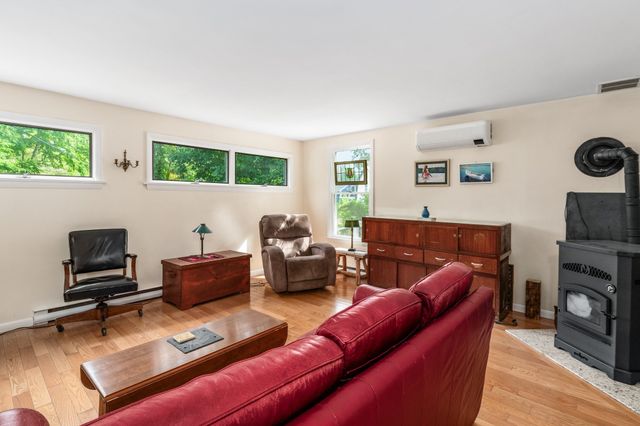 12 Longfellow Road, Wenham, MA 01984
