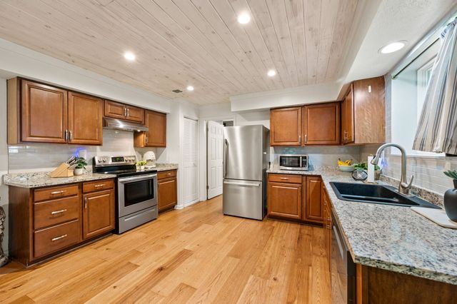 404 Brookview Drive, Decatur, TX 76234
