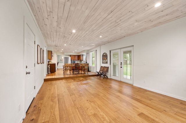 404 Brookview Drive, Decatur, TX 76234