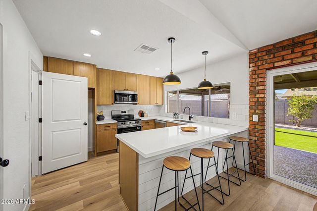 556 W KIVA Avenue, Mesa, AZ 85210