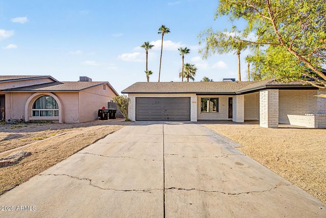 556 W KIVA Avenue, Mesa, AZ 85210