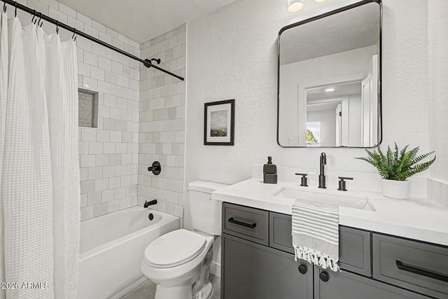 556 W KIVA Avenue, Mesa, AZ 85210
