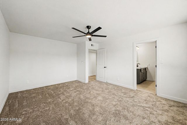 556 W KIVA Avenue, Mesa, AZ 85210