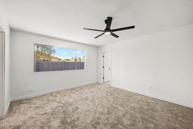 556 W KIVA Avenue, Mesa, AZ 85210
