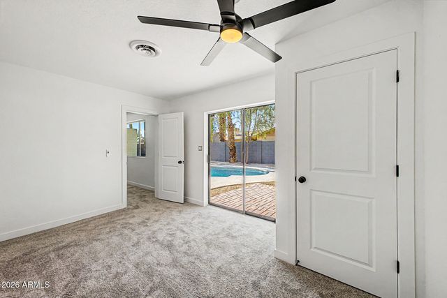 556 W KIVA Avenue, Mesa, AZ 85210