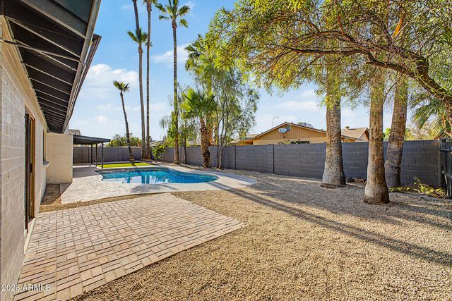 556 W KIVA Avenue, Mesa, AZ 85210