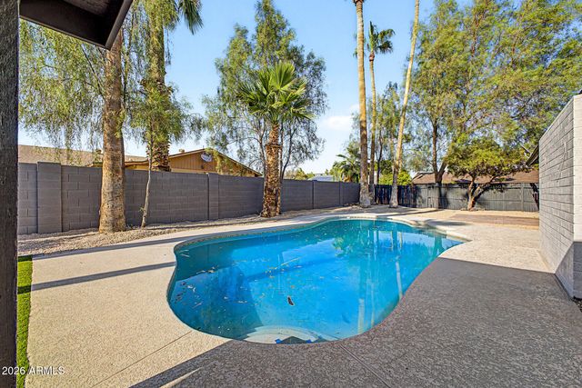 556 W KIVA Avenue, Mesa, AZ 85210