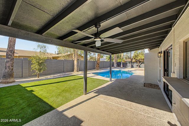 556 W KIVA Avenue, Mesa, AZ 85210