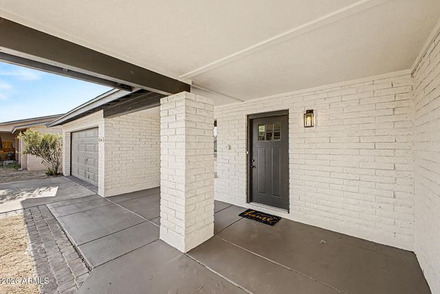 556 W KIVA Avenue, Mesa, AZ 85210