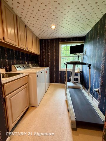 321 Somerset Road, Saginaw Twp, MI 48638