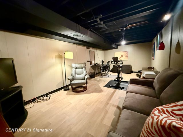 321 Somerset Road, Saginaw Twp, MI 48638