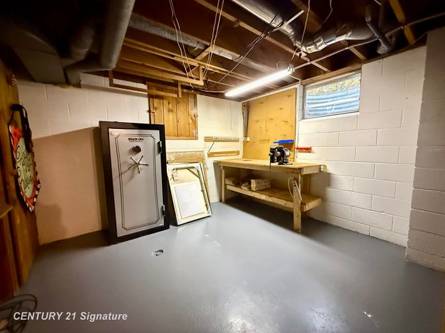 321 Somerset Road, Saginaw Twp, MI 48638