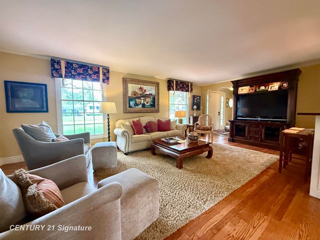 321 Somerset Road, Saginaw Twp, MI 48638
