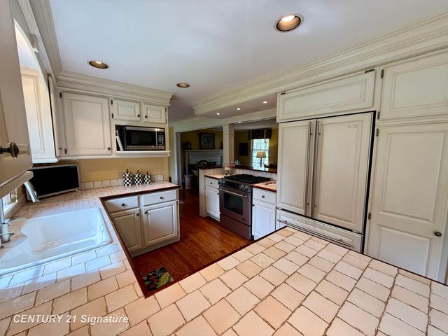 321 Somerset Road, Saginaw Twp, MI 48638