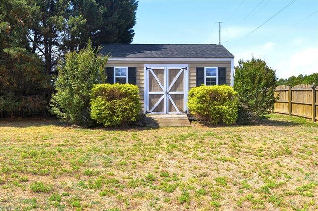 3004 Walbrook Terrace, Browns Summit, NC 27214
