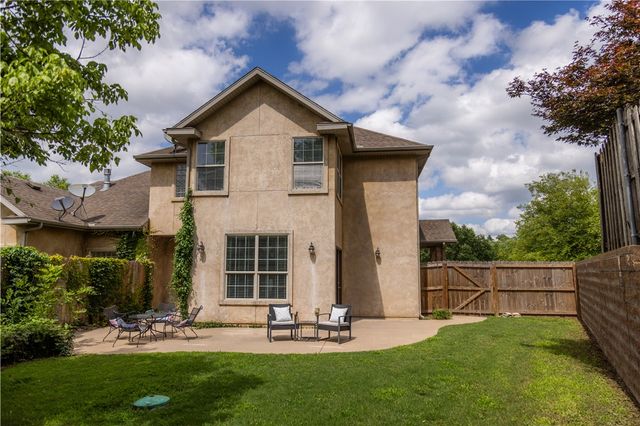 3901 NW Creekstone Boulevard, Bentonville, AR 72712