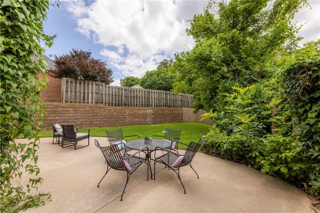 3901 NW Creekstone Boulevard, Bentonville, AR 72712
