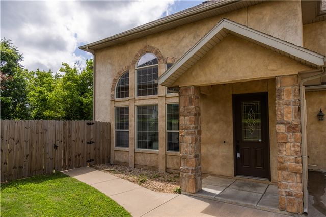 3901 NW Creekstone Boulevard, Bentonville, AR 72712