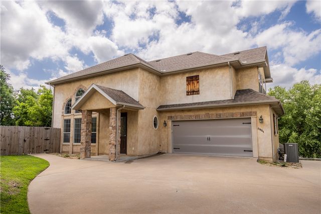 3901 NW Creekstone Boulevard, Bentonville, AR 72712