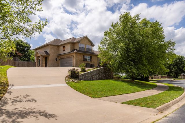 3901 NW Creekstone Boulevard, Bentonville, AR 72712