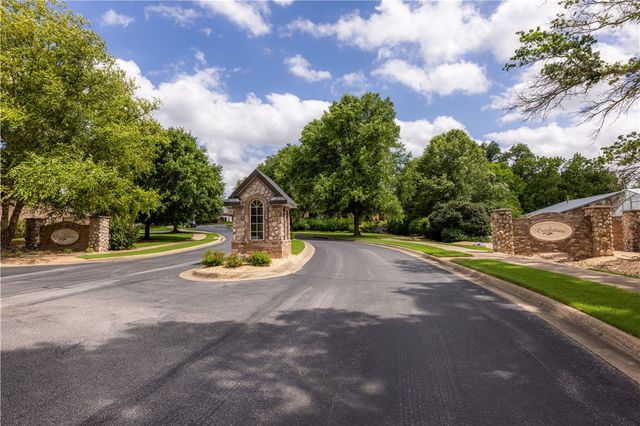 3901 NW Creekstone Boulevard, Bentonville, AR 72712