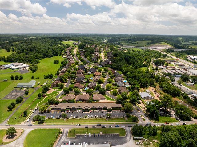 3901 NW Creekstone Boulevard, Bentonville, AR 72712