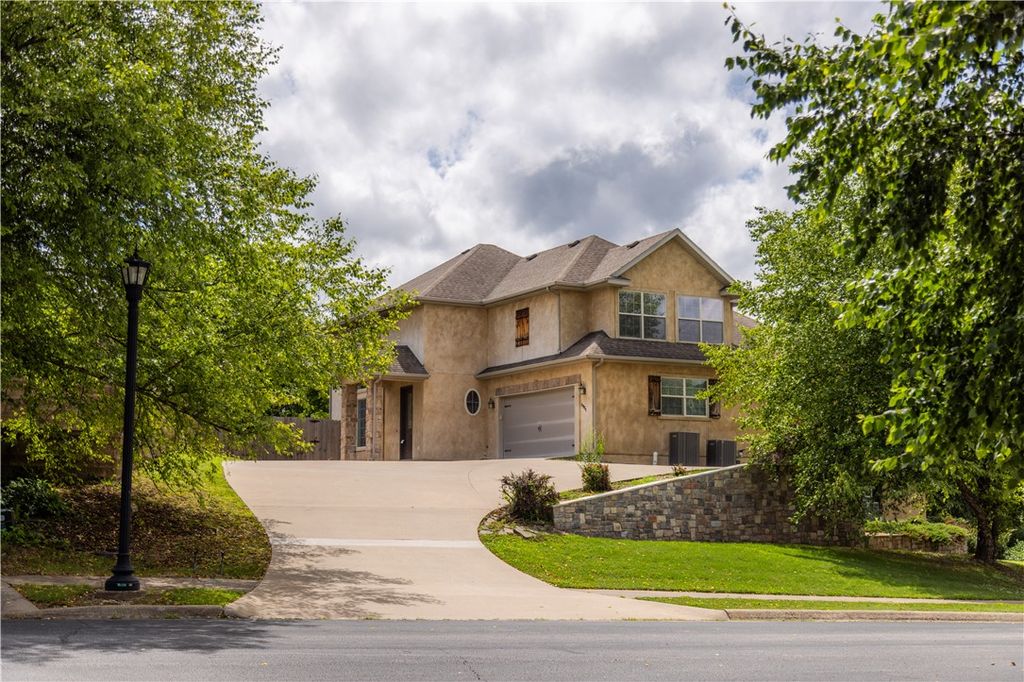 3901 NW Creekstone Boulevard, Bentonville, AR 72712