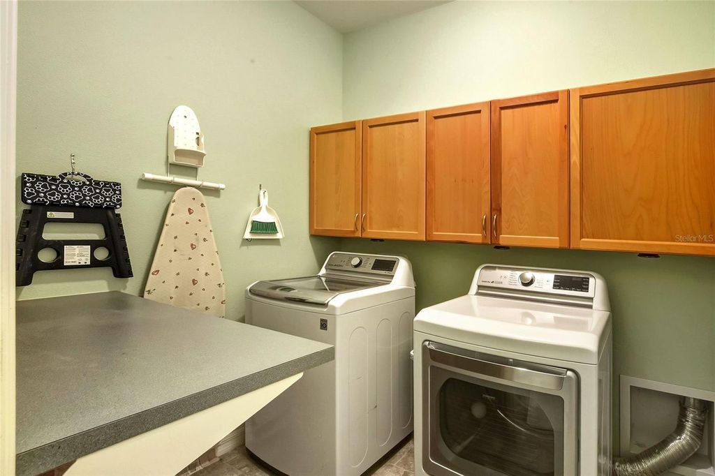 Image 14 of property listing at 5828 MARSH LANDING DRIVE, Winter Haven, FL 33881