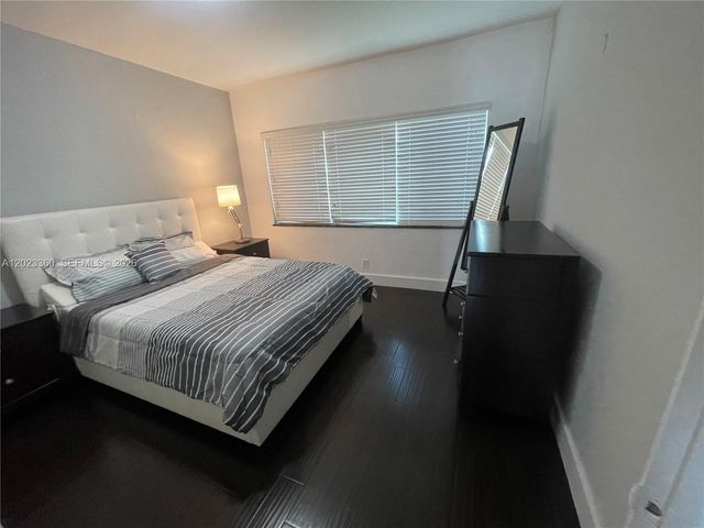 990 Meridian Ave -, Miami Beach, FL 33139