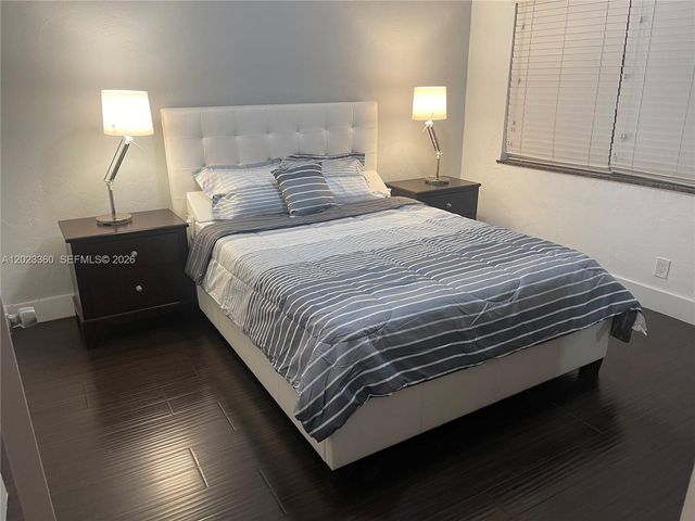990 Meridian Ave -, Miami Beach, FL 33139