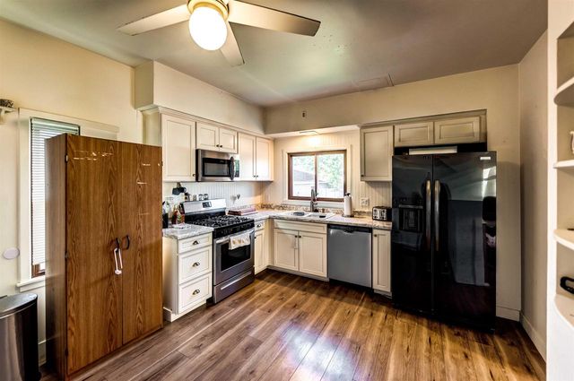 1033 N SAWYER STREET, Oshkosh, WI 54902